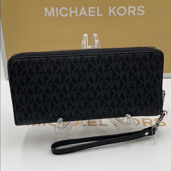 MK Jet Set Travel Continental PVC Signature Zip - Picture 12 of 16